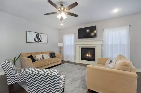 Living - 768 E Penzance Cir, Nixa, MO 65714 photo 2 of 8
