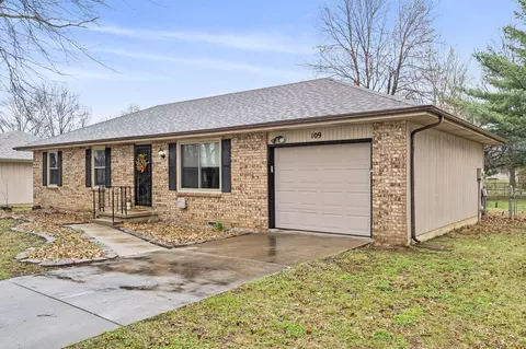 109 E Scott Wayne Dr, Nixa, MO 65714 photo 2