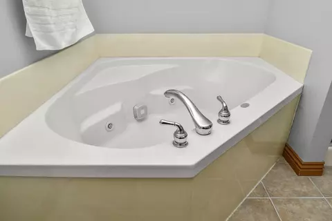Bath - 509 Clover Ct, Nixa, MO 65714 photo 5 of 7