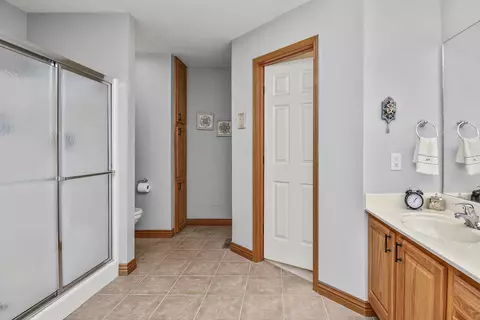 Bath - 509 Clover Ct, Nixa, MO 65714 photo 3 of 7
