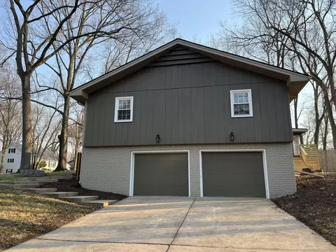 Exterior - 2827 S Chantilly Ln, Springfield, MO 65804 photo 8 of 13
