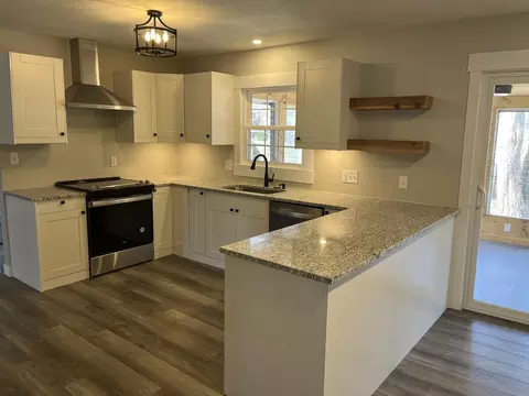 Kitchen - 2827 S Chantilly Ln, Springfield, MO 65804 photo 3 of 3