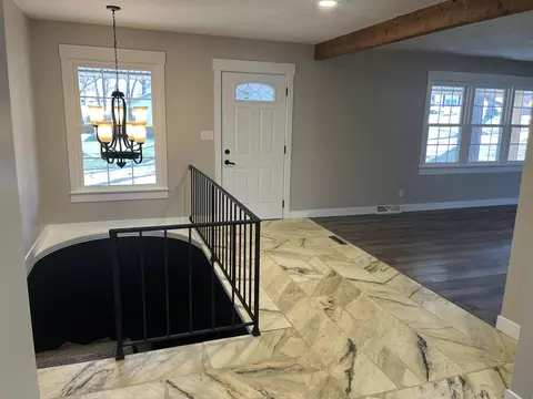 Living - 2827 S Chantilly Ln, Springfield, MO 65804 photo 3 of 4