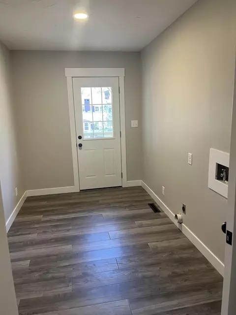 Entry Way - 2827 S Chantilly Ln, Springfield, MO 65804 photo 5 of 5