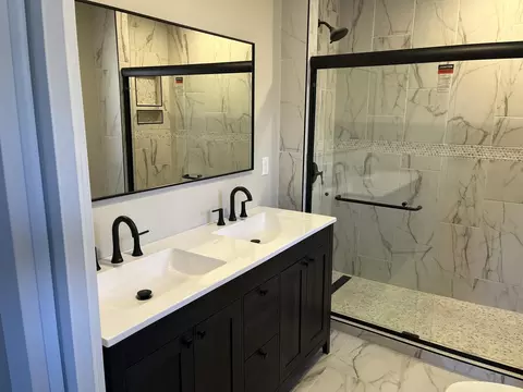 Bath - 2827 S Chantilly Ln, Springfield, MO 65804 photo 3 of 5