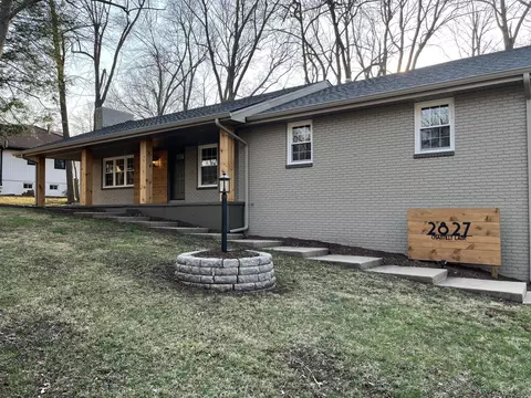 Exterior - 2827 S Chantilly Ln, Springfield, MO 65804 photo 2 of 13