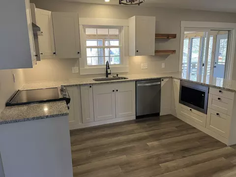 Kitchen - 2827 S Chantilly Ln, Springfield, MO 65804 photo 1 of 3
