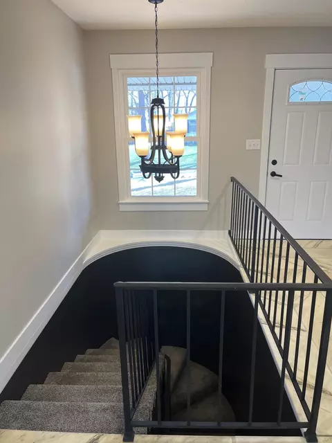Entry Way - 2827 S Chantilly Ln, Springfield, MO 65804 photo 3 of 5