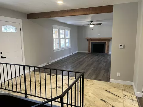 Entry Way - 2827 S Chantilly Ln, Springfield, MO 65804 photo 1 of 5