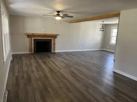 Living - 2827 S Chantilly Ln, Springfield, MO 65804 photo 2 of 4