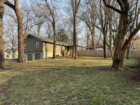 Exterior - 2827 S Chantilly Ln, Springfield, MO 65804 photo 7 of 13
