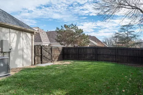 Exterior - 2518 E Ottawa St, Springfield, MO 65804 photo 11 of 12