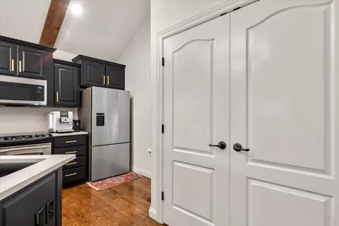 Kitchen - 2518 E Ottawa St, Springfield, MO 65804 photo 6 of 7