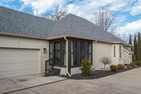 Exterior - 2518 E Ottawa St, Springfield, MO 65804 photo 6 of 12