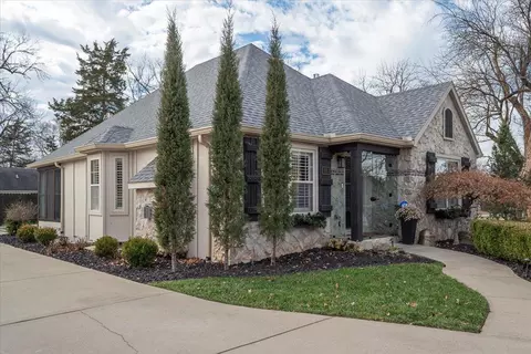 Exterior - 2518 E Ottawa St, Springfield, MO 65804 photo 3 of 12