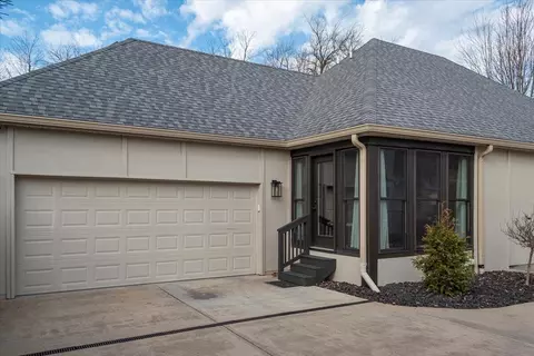 Exterior - 2518 E Ottawa St, Springfield, MO 65804 photo 5 of 12