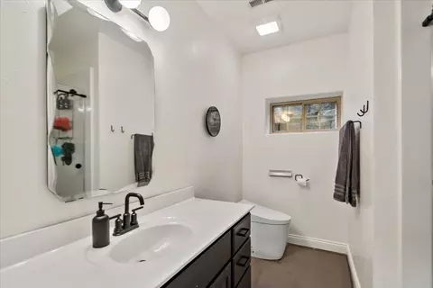 Bath - 2518 E Ottawa St, Springfield, MO 65804 photo 7 of 7