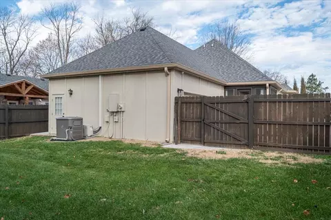 Exterior - 2518 E Ottawa St, Springfield, MO 65804 photo 8 of 12