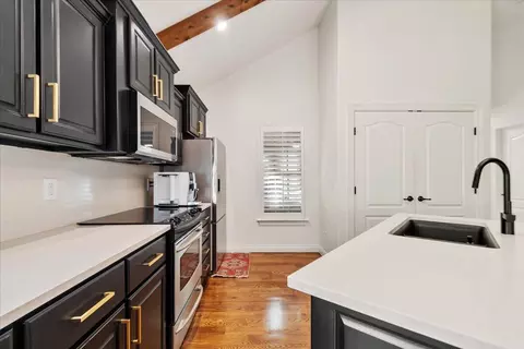 Kitchen - 2518 E Ottawa St, Springfield, MO 65804 photo 4 of 7