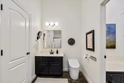 Bath - 2518 E Ottawa St, Springfield, MO 65804 photo 3 of 7