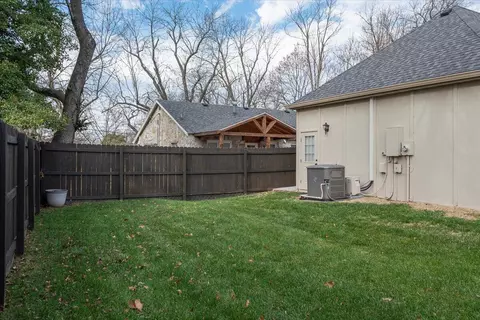 Exterior - 2518 E Ottawa St, Springfield, MO 65804 photo 9 of 12