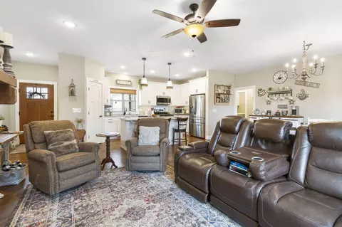 Living - 4700 Florence Ave, Ozark, MO 65721 photo 3 of 4