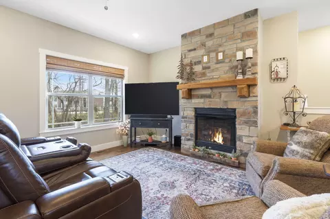 Living - 4700 Florence Ave, Ozark, MO 65721 photo 2 of 4
