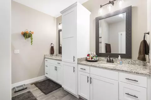 Bath - 4700 Florence Ave, Ozark, MO 65721 photo 2 of 4