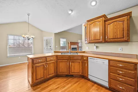 404 S Melaleuca Dr, Springfield, MO 65809 photo 9