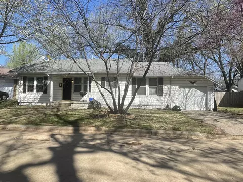 1033 E Mcgee St, Springfield, MO 65807