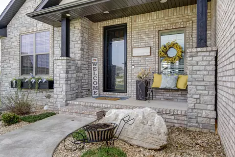1696 W Silver Oak Dr, Springfield, MO 65810 photo 3