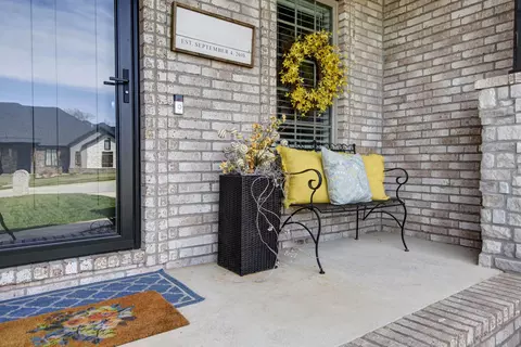 1696 W Silver Oak Dr, Springfield, MO 65810 photo 4