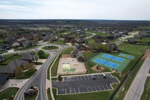 1696 W Silver Oak Dr, Springfield, MO 65810 photo 47