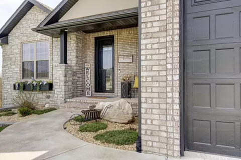 1696 W Silver Oak Dr, Springfield, MO 65810 photo 2