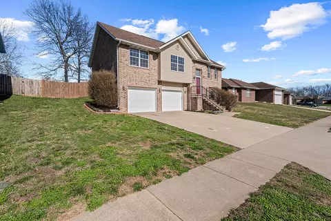 3923 W Parkridge Cir, Springfield, MO 65802 photo 2