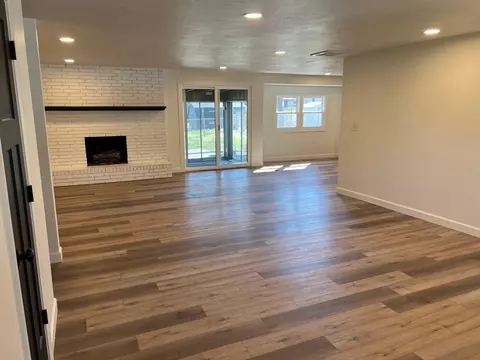 1528 E Buena Vista St, Springfield, MO 65804 photo 2