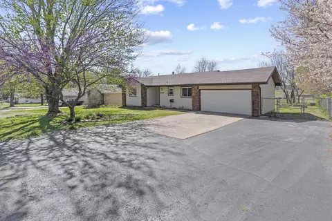 5447 S Honeysuckle Ln, Battlefield, MO 65619 photo 2