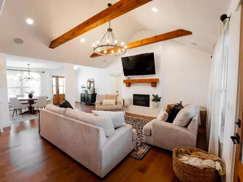 Living - 100 Pond View Dr, Marshfield, MO 65706 photo 2 of 4