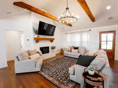 Living - 100 Pond View Dr, Marshfield, MO 65706 photo 1 of 4