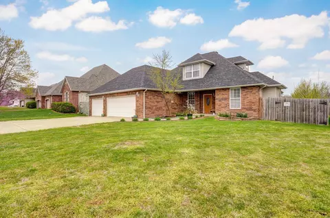 Exterior - 931 N Travis Ave, Republic, MO 65738 photo 2 of 9