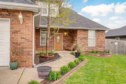 Exterior - 931 N Travis Ave, Republic, MO 65738 photo 4 of 9