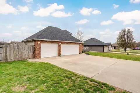 Exterior - 931 N Travis Ave, Republic, MO 65738 photo 3 of 9