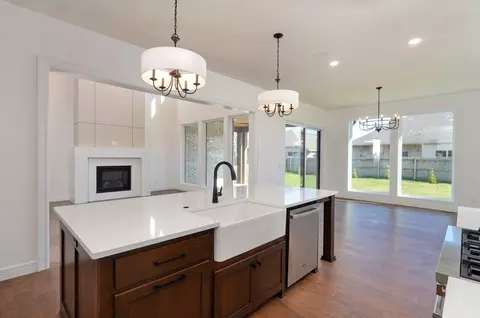Kitchen - 882 Emerald Ter, Nixa, MO 65714 photo 4 of 6