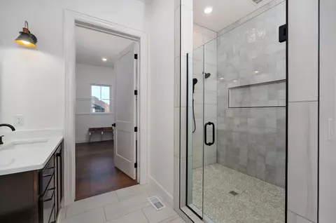 Bath - 882 Emerald Ter, Nixa, MO 65714 photo 5 of 10