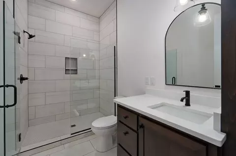 Bath - 882 Emerald Ter, Nixa, MO 65714 photo 1 of 10