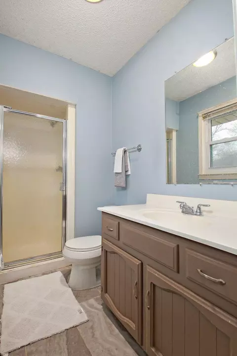 Bath - 2048 S Lexington Ave, Springfield, MO 65807 photo 1 of 3
