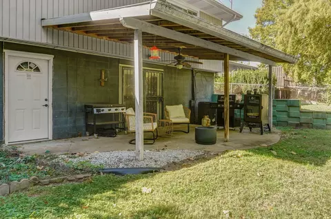 Exterior - 2004 S Oak Grove Ave, Springfield, MO 65804 photo 8 of 14