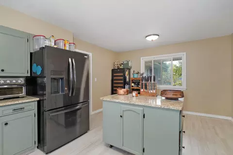 Kitchen - 2004 S Oak Grove Ave, Springfield, MO 65804 photo 5 of 7