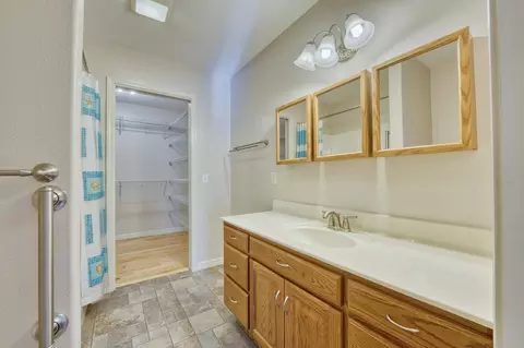 Bath - 4232 S Shady Lake Ave, Springfield, MO 65810 photo 1 of 7