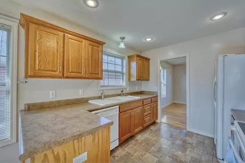 Kitchen - 4232 S Shady Lake Ave, Springfield, MO 65810 photo 3 of 6